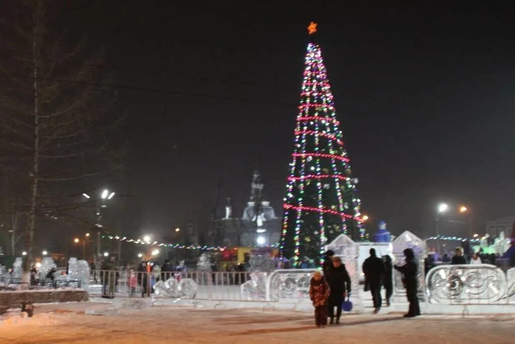 Новогодняя елка минусинск. Минусинск зимой 2020. Сквер минусинск зима. Минусинск зимой. Сибирь минусинск.