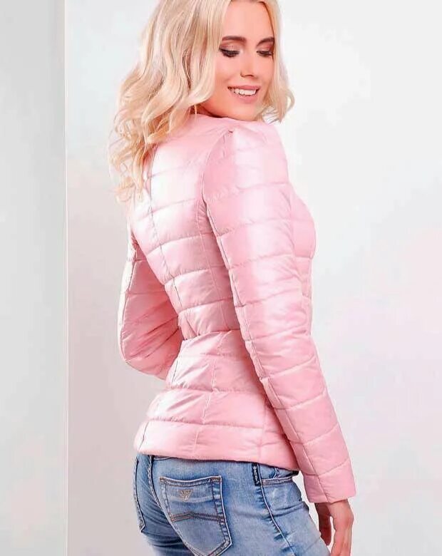 Короткая розовая куртка. Короткая приталенная куртка. Розовая куртка женская короткая. Куртка приталенная женская.