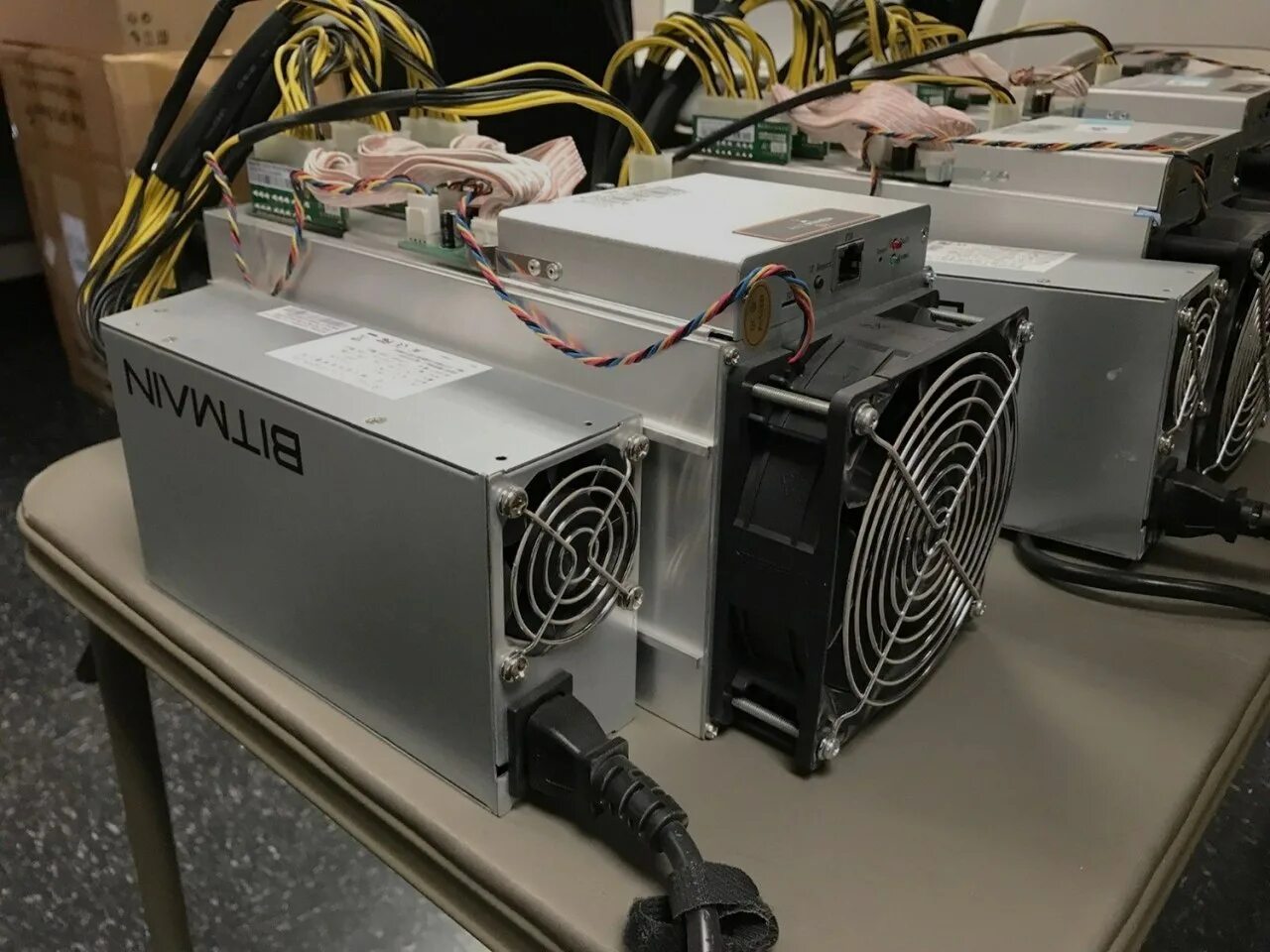 Асик майнер bitminer. 3 s mining. Antminer s3. Whatsminer m21s 54 th/s. Whatsminer m30s 100th/s.