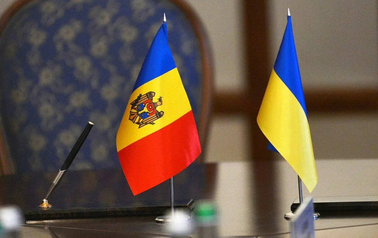 Молдова и молдова одно и тоже. Молдавия и Украина. Украина Молдова ЕС. Флаги Молдовы и Украины. Молдова Евросоюз.