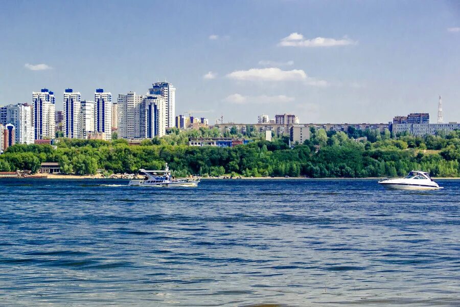 Вода в реке волга в самаре. Река Волга Самара. Самара город на Волге. Самара набережная Волги. Самара вид с Волги.