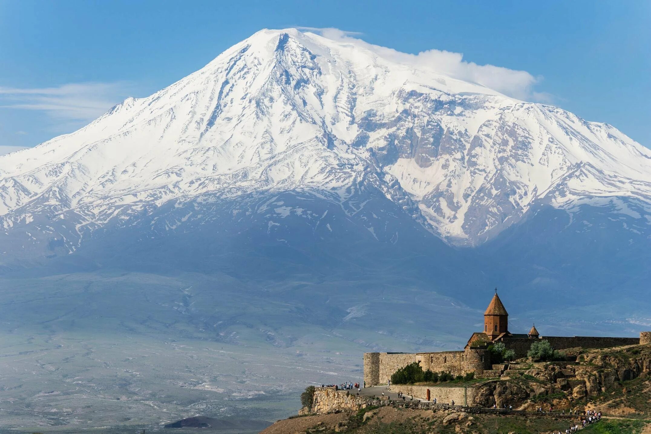 Гора арарат в армении или в турции. Хор Вирап Армения. Гора Арарат в Армении. Хор Вирап Арарат. Ереван хор Вирап.