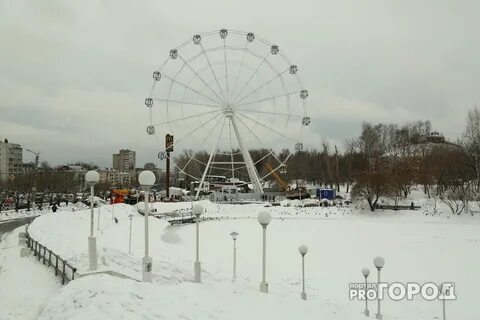 Колесо обозрения работает зимой