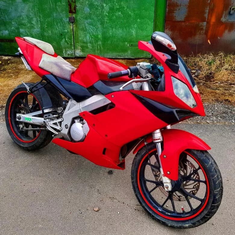 50 кубовый спортбайк. Honda cbr125r. Дерби мопед 250 кубов. Спортбайки honda cbr 125 r. Кавасаки ниндзя 125.