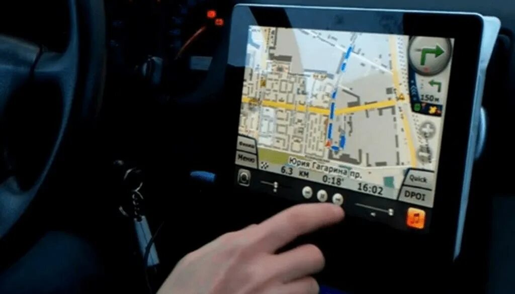 Как подключить навигатор к авто. Навигатор в машине. gps навигатор для машины. экран навигатора в машине. автонавигатор с gps и глонасс.
