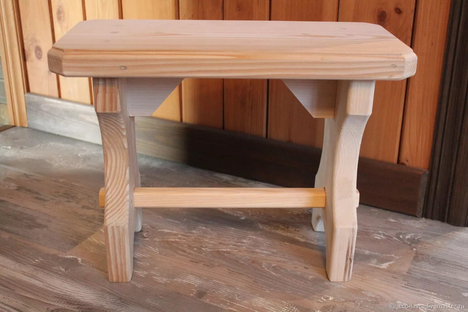 Табуретка маленькая деревянная. Табуретки и стулья из дерева. Табурет для начинающих. Детали табуретки. Скамеечка деревянная.