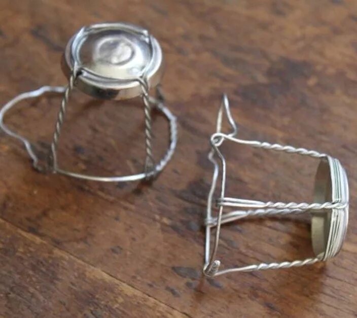 изделия из проволоки от шампанского. как сделать кольцо из шампанского. миниатюра из проволоки. плетение колец из проволоки. кольцо из проволоки мюзле.