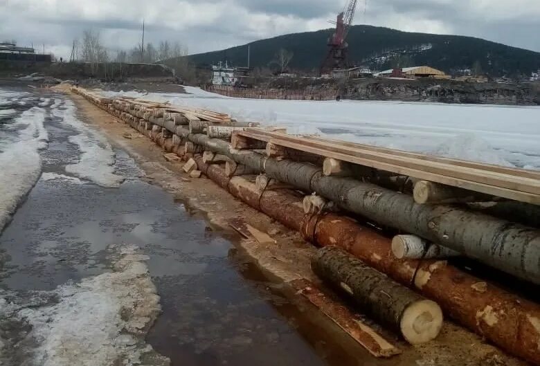 Барахолка киренск подслушано. Киренск мостки. Киренск переправа. Переправа город Киренск. Речные переправы перспектива.