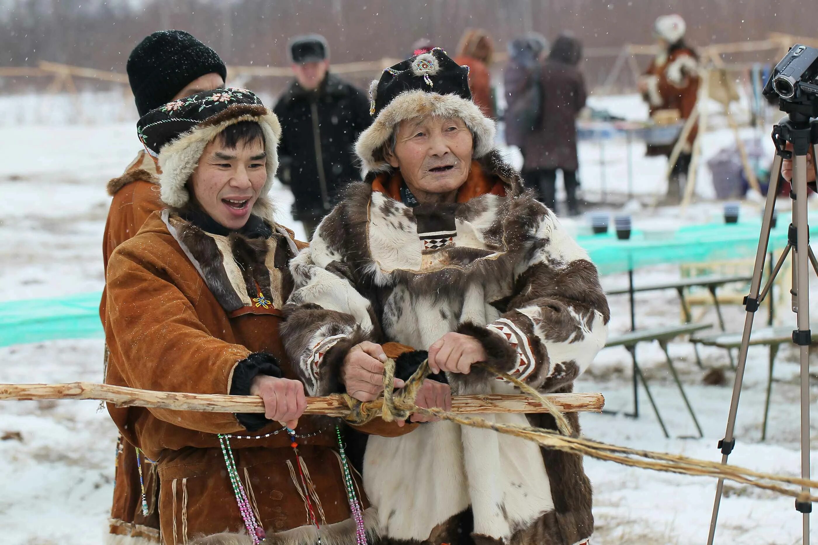 Коряки Ительмены Эскимосы. Чукчи, Коряки, Ительмены и алеуты. Коряки Ительмены эвены чукчи. Чукчи Эскимосы Коряки. Чуванцы