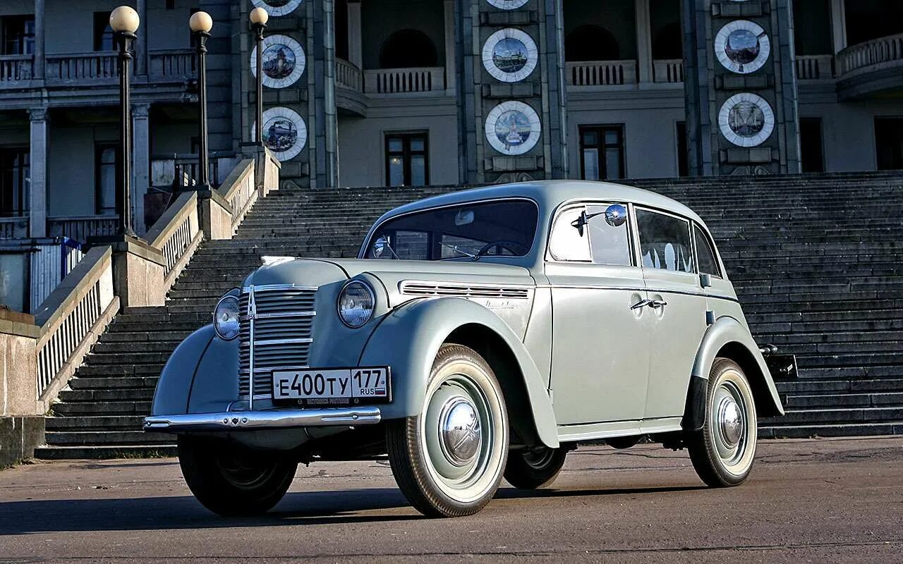 Первый автомобиль москвич. Москвич 400. Москвич 400 1947. Машина Москвич 400. Первый Москвич 400.