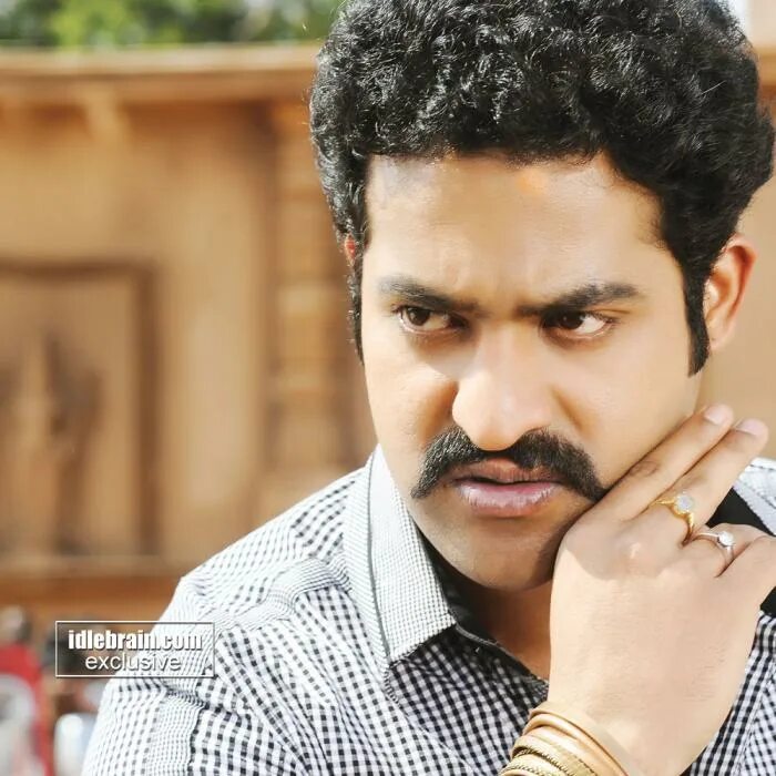 Нандамури тарака младший. Нанда мурти таракарамарао. Младшего ntr. Нандамури тарака рама рао младший фильмы. Нандамури тарака рама рао (старший).