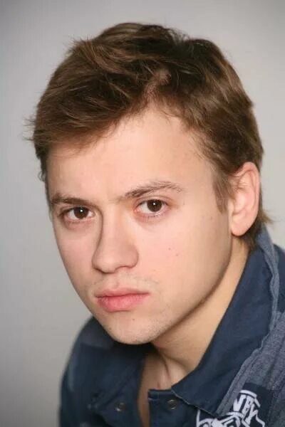 Актер сериала "САШАТАНЯ" рассказал о том, почему взял творческий псевдоним - МК 