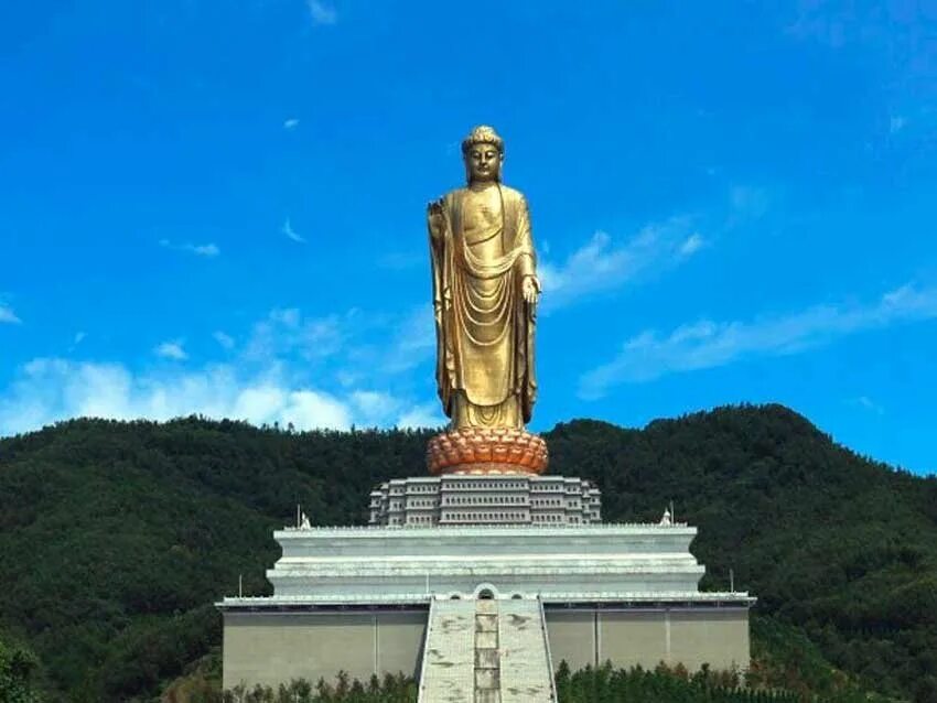 Большие статуи. Будда весеннего храма Китай. Статуя Будды Вайрочана. Статуя Будды весеннего храма. Статуя Будды Вайрочана в Китае.