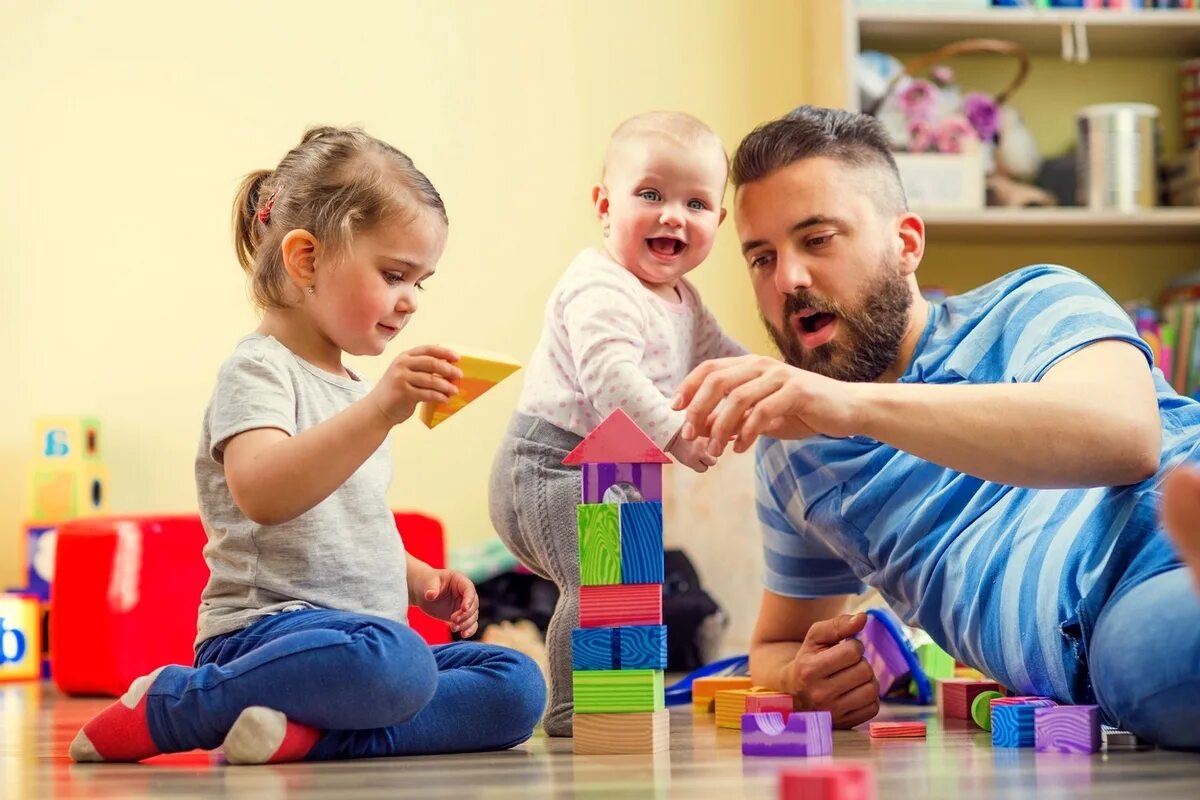 Родители воспитывающие 4 детей. Воспитание ребенка. Родители и дети. Игры для детей. Детям о папе.