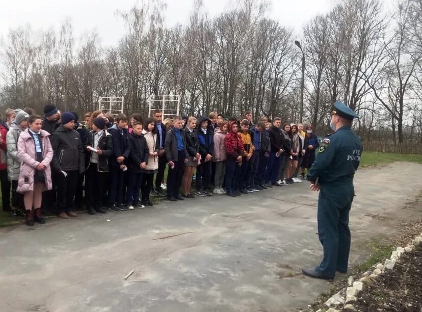 Митинг у памятника участникам вов. Погода киваи. Город клинцы брянская область село киваи. Погода киваи. Погода киваи.