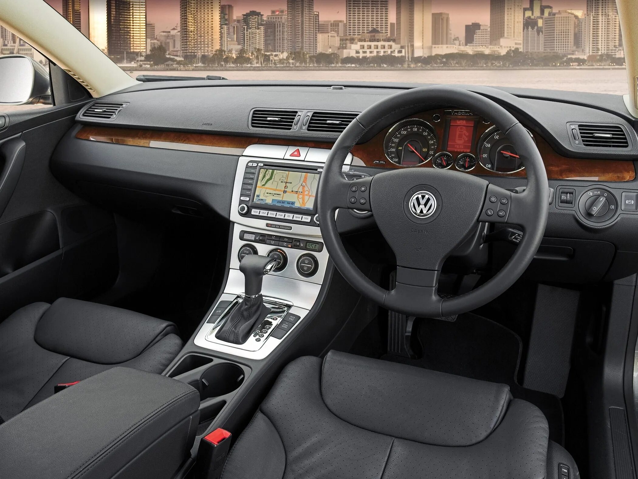 Включи б6. VW Passat b6 салон. Волцваген пассатb6 салон. Volkswagen Passat b6 Interior. Фольксваген Пассат б6 седан салон.