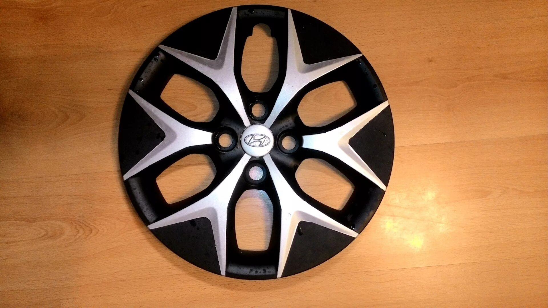 Колпаки r15 хендай соната. Колпаки на колеса хендай. 52960-4l000. Колпаки на колеса хендай. Колпаки на hyundai solaris r15 черно с.