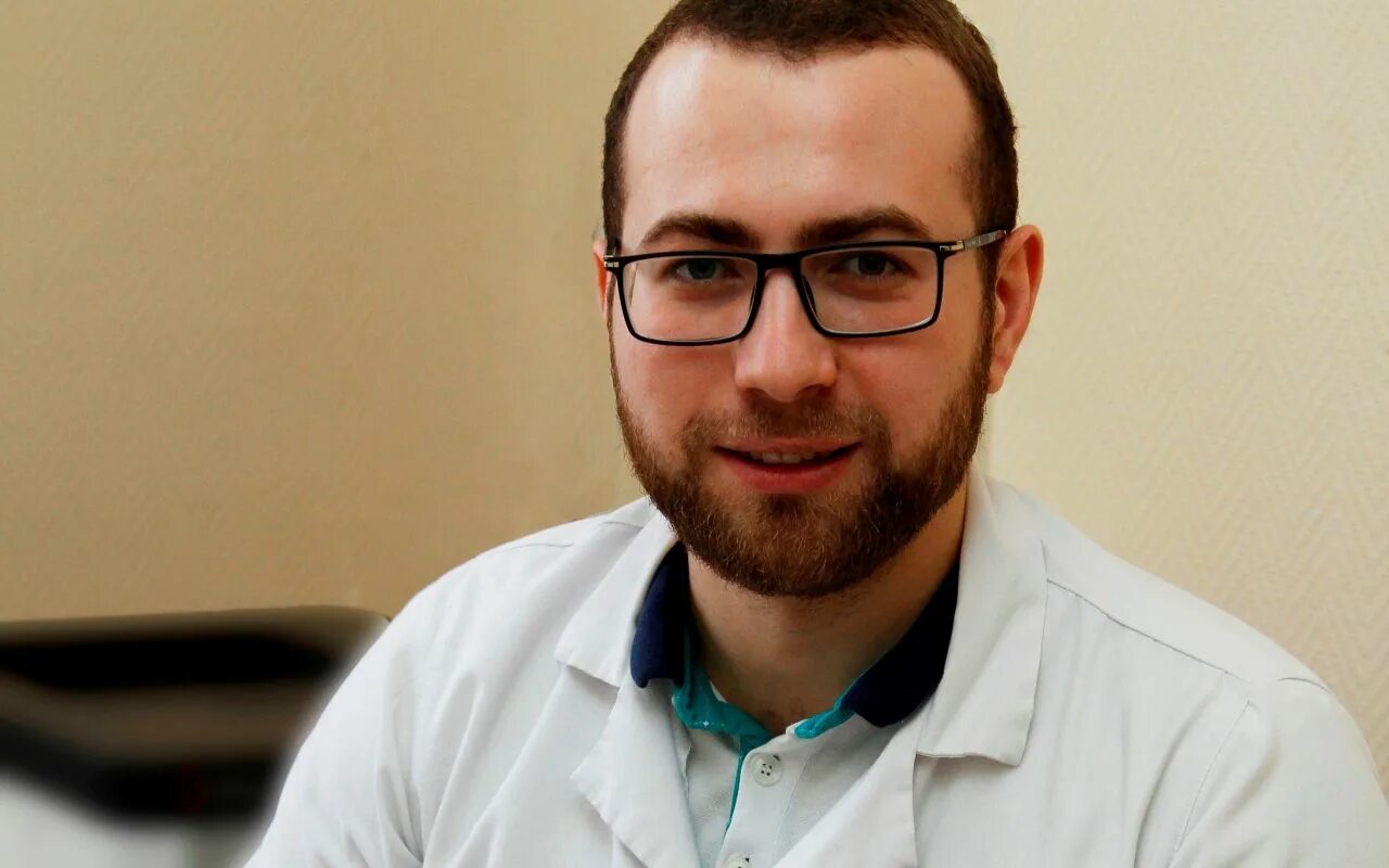 Рейтинг врачей москвы. Мамедов рамис фирудунович. Эльсаев адлан хусенович. Шарифов рамин масуддинович нейрохирург. Врач реальное фото.