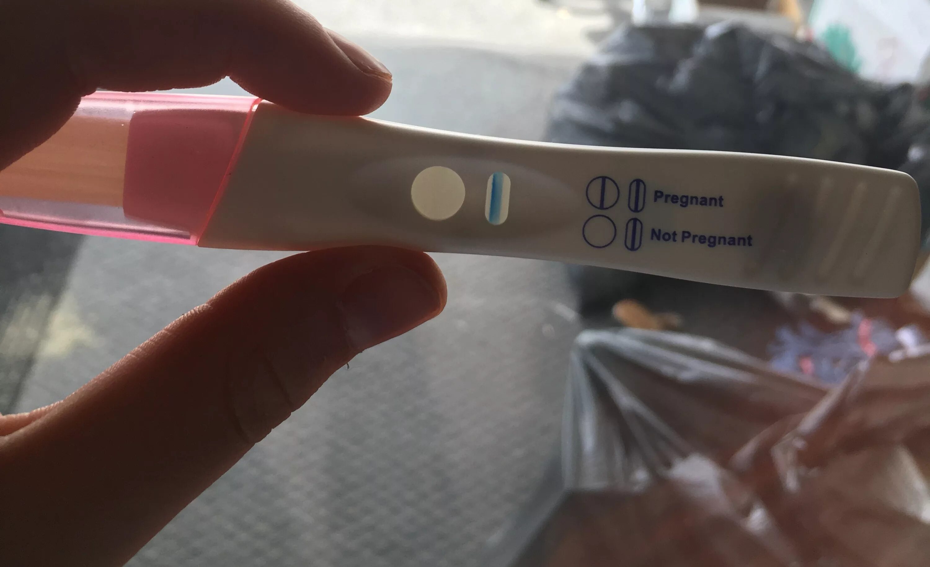 Тест на беременность. Тест на беременность пластиковый. Тест на беременность в негативе. Тест на беременность на просвет.