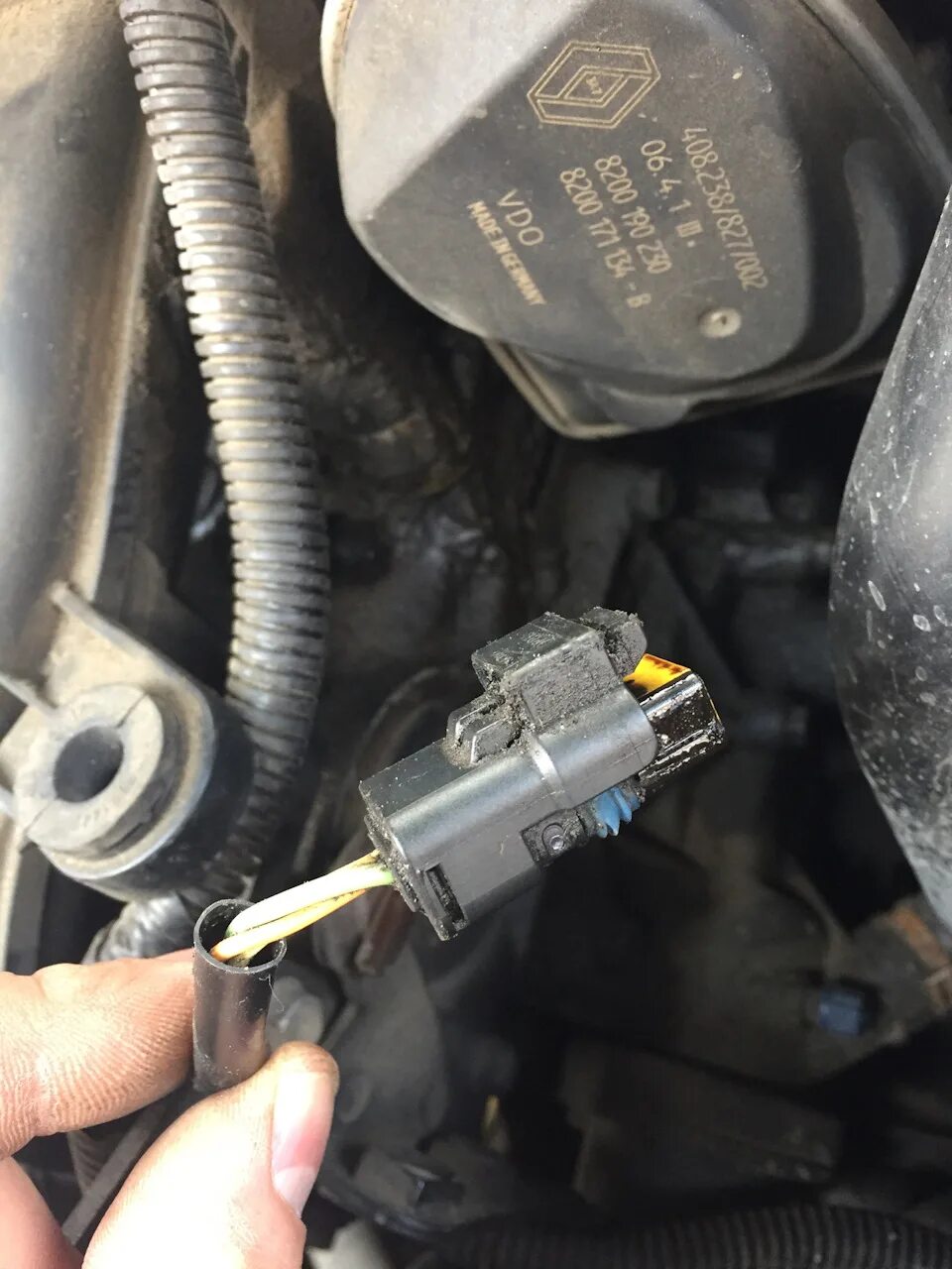 Сопротивление датчика распредвала меган 2. 4. Рено меган датчик распредвала где находится. Датчик распредвала меган 2. Датчик распредвала рено меган 2.