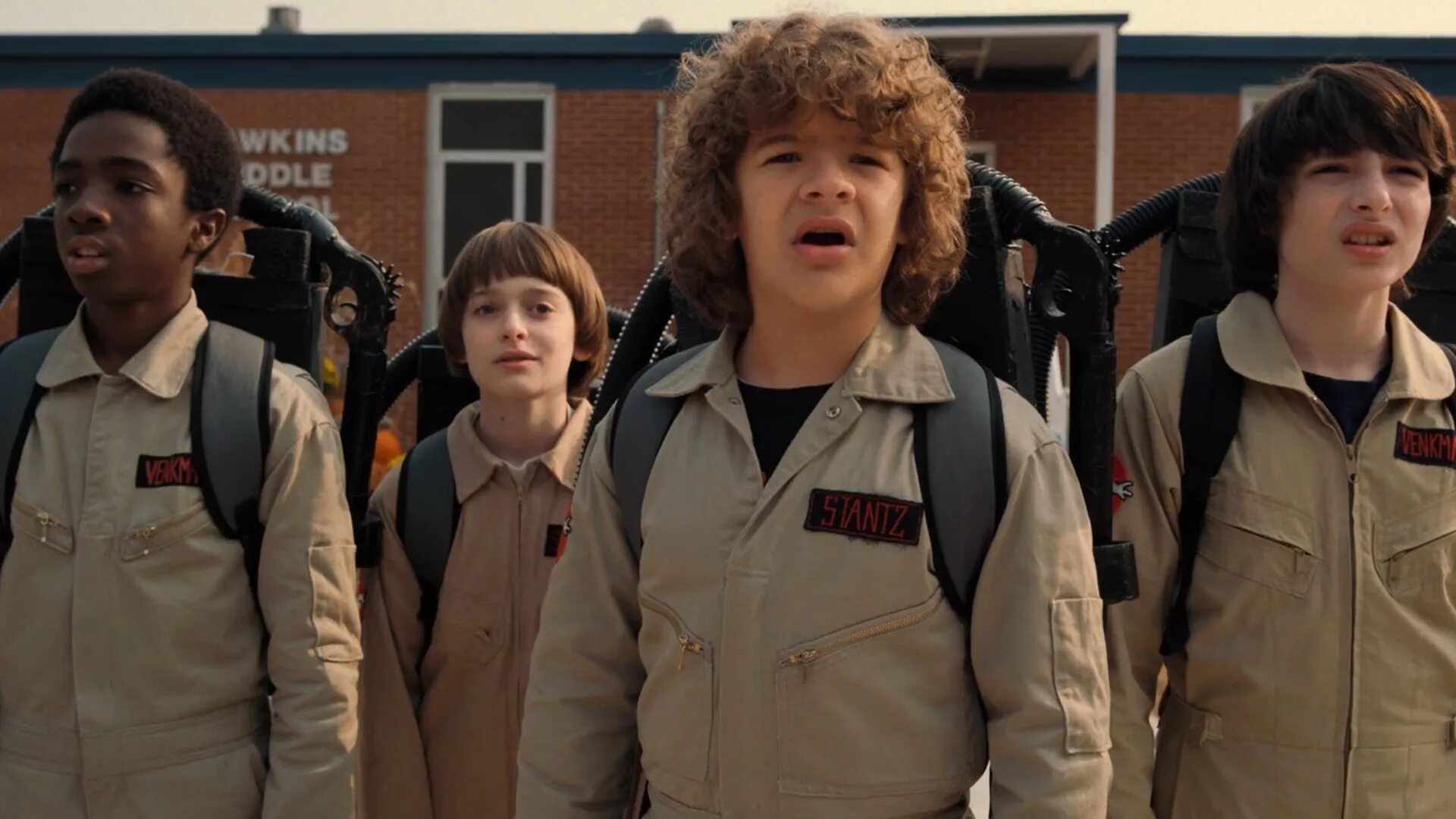 Как зовут майка из осд. Stranger things сериал. второй сезон осд. уилл осд 3 сезон. финн вулфхард охотники за привидениями.
