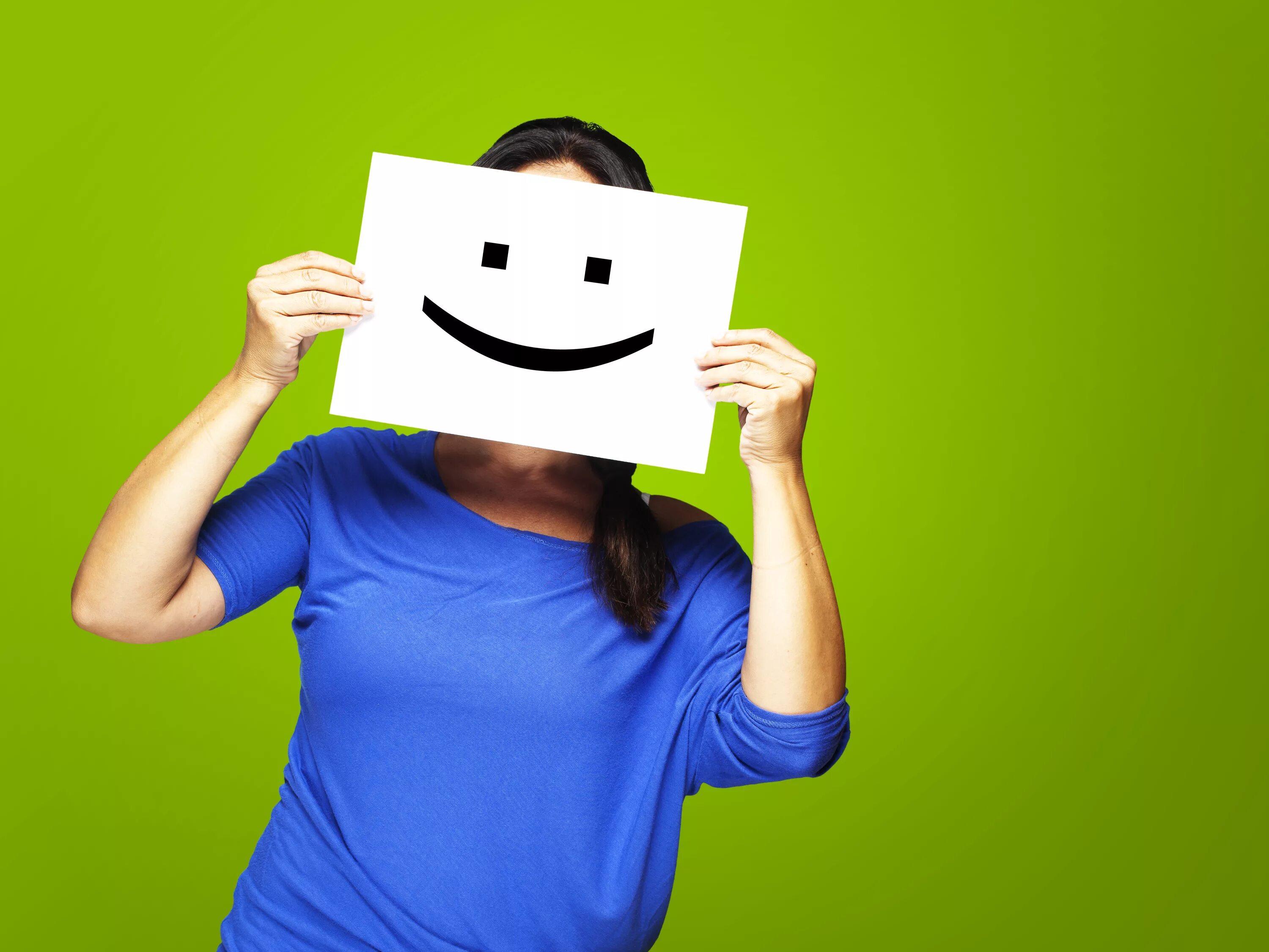 Картинка happy. Улучшить настроение. Довольная девушка. Улыбка улучшает настроение. Человек.