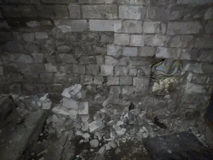 Находящихся в стенах и под