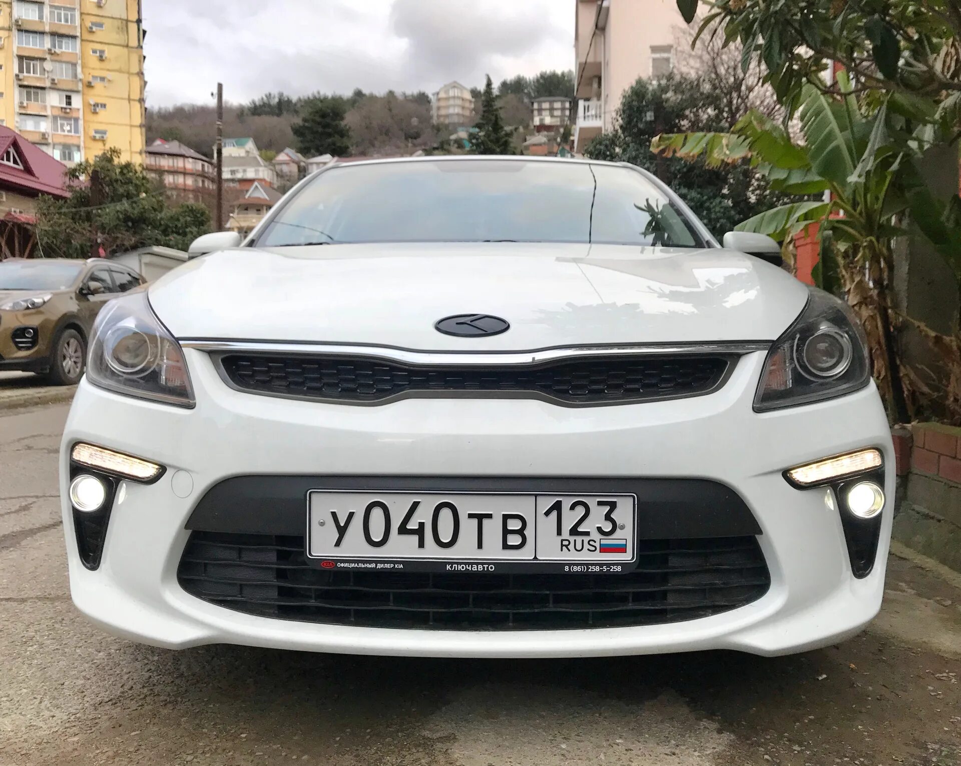 Линзованные фары рио 4. Kia Rio 4 линзы. Kia Rio 2017 линзы. Ходовые огни кия Рио 4. Led лампы в Kia Rio 4.