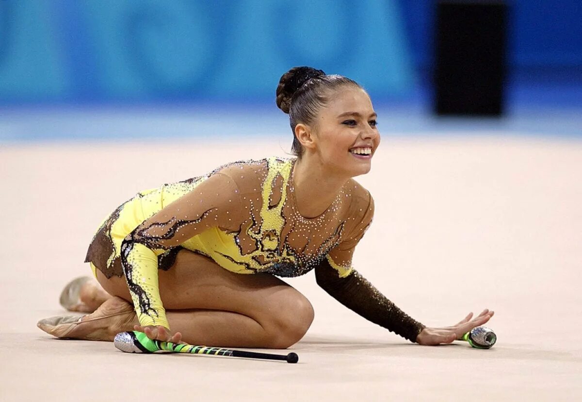 алина кабаева художественная гимнастика. утяшева кабаева 2020. алина кабаева гимнастика. алина кабаева сидней 2000. алина кабаева.