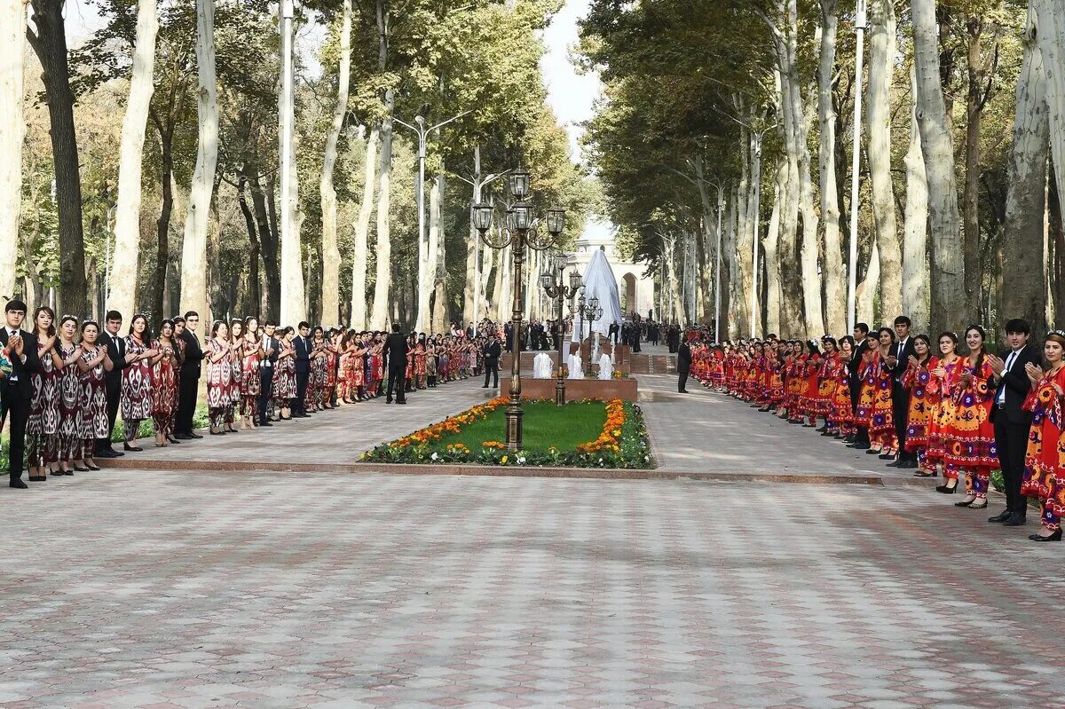 Парк Садриддин Айни в Душанбе. Парк дружбы народов (Душанбе). Парк Рудаки в Душанбе. Парк Айни Душанбе Таджикистан.