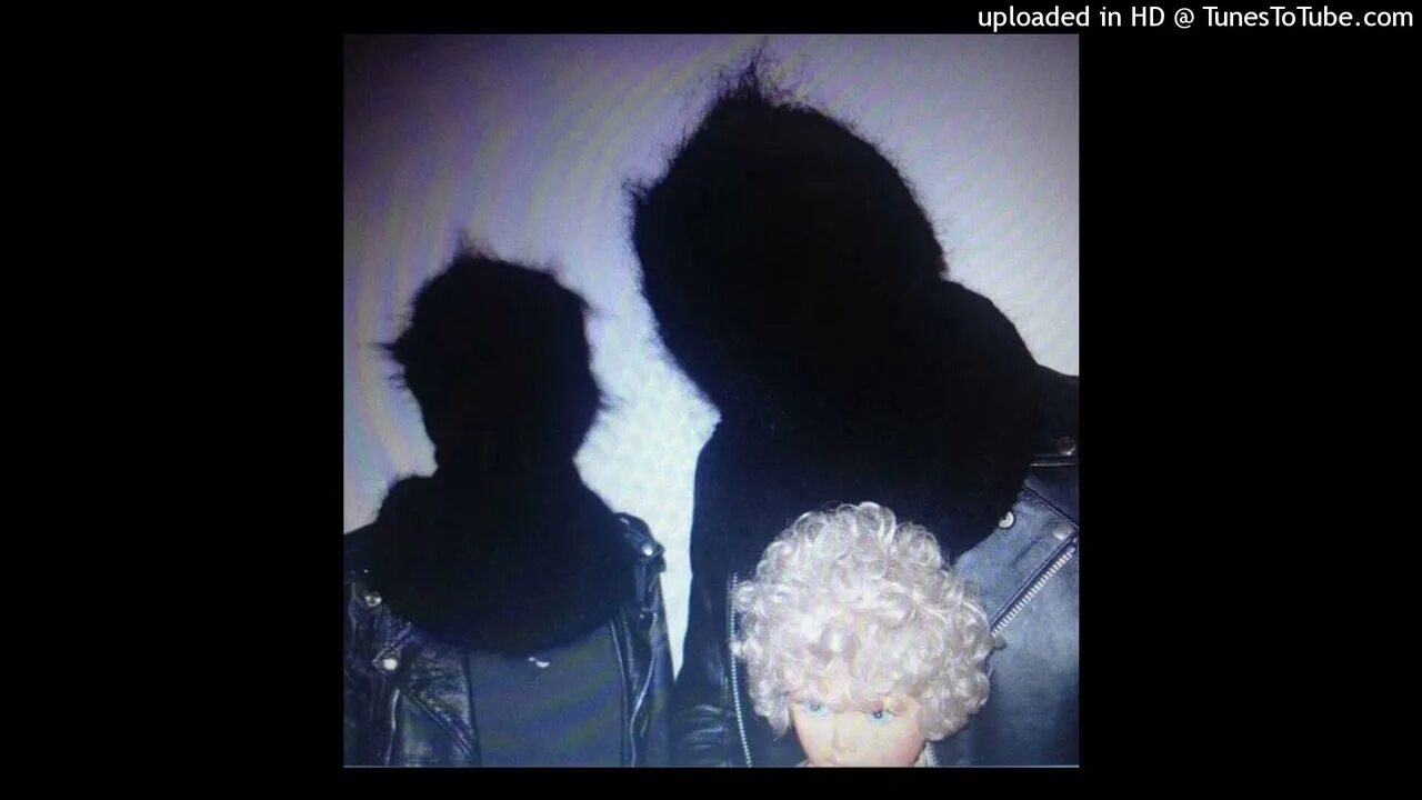 Эдит фрэнсис crystal castles kept. Кристалл кастлз концерт. Мем crystal castles люди с хлебом. Crystal castles абу. Итан кэт crystal castles.