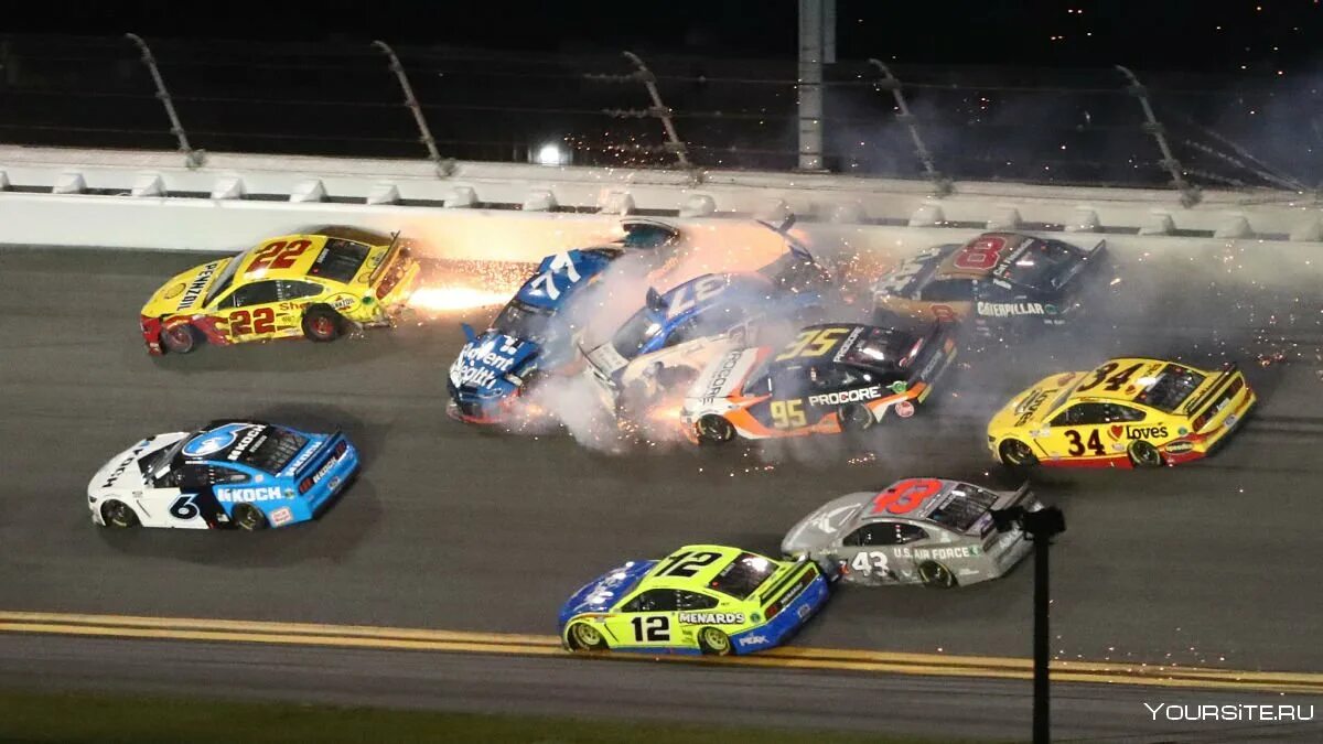 Гонки разбиваются. Наскар Дайтона 500. NASCAR Daytona 500. Гонка наскар Дайтона. Наскар Дайтона 500 трасса.