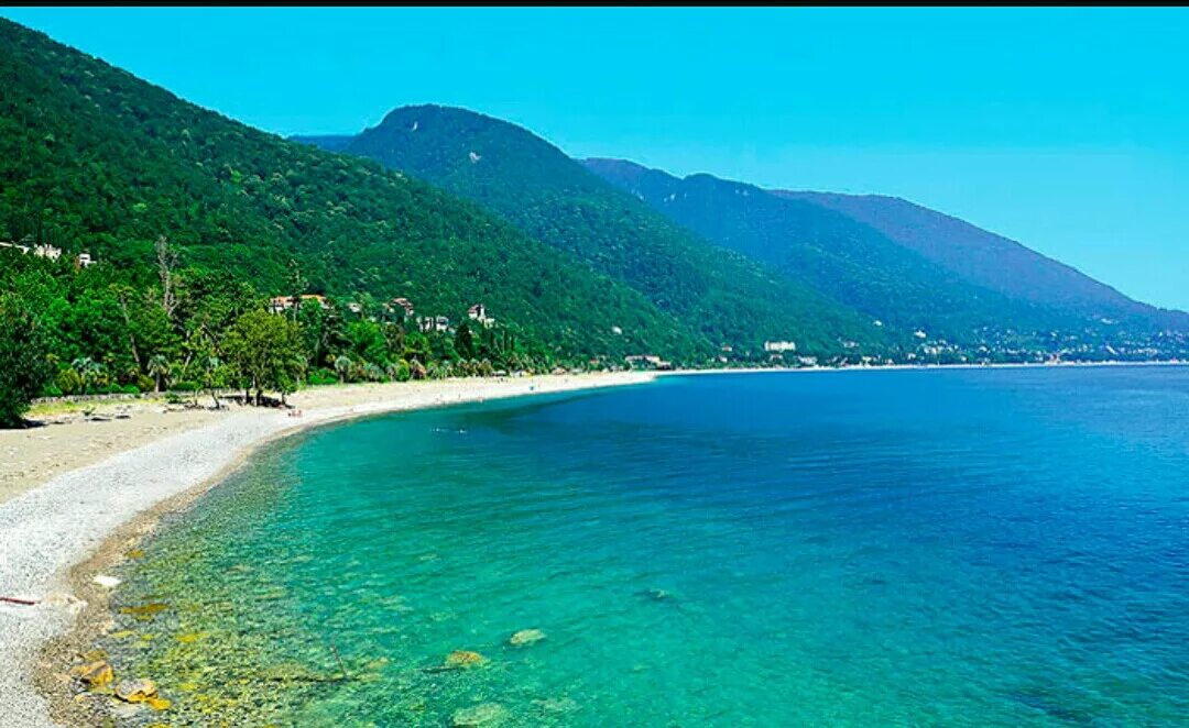 Где лучше в августе. Пляж Гагра Абхазия. Черное море Абхазия Гагры. Абхазия Гагры Sea Gagra. Элида Абхазия Гагра.