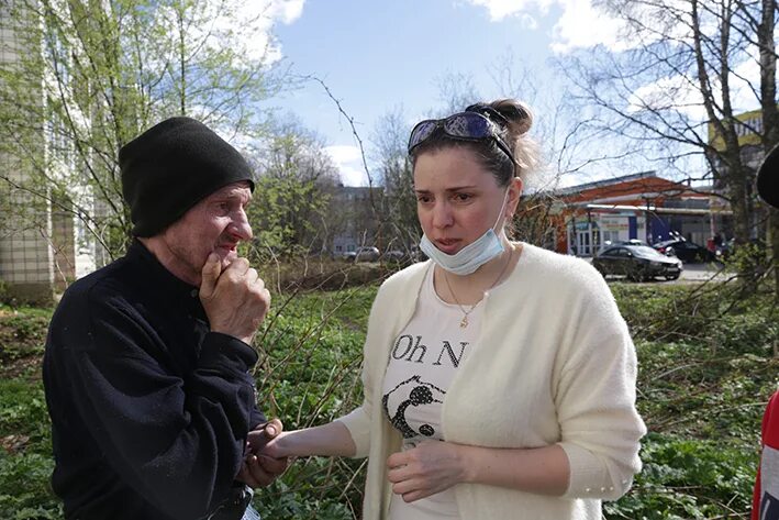 отец ищет пропавшую дочь