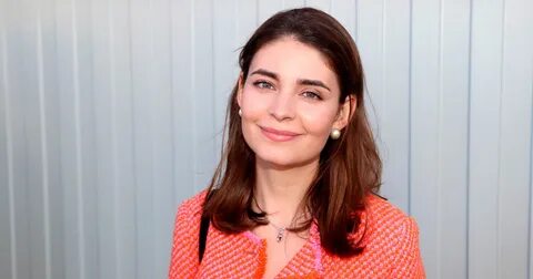 Rossiyalik ginekolog qizga jinsiy aloqa qilishni orgatadi.