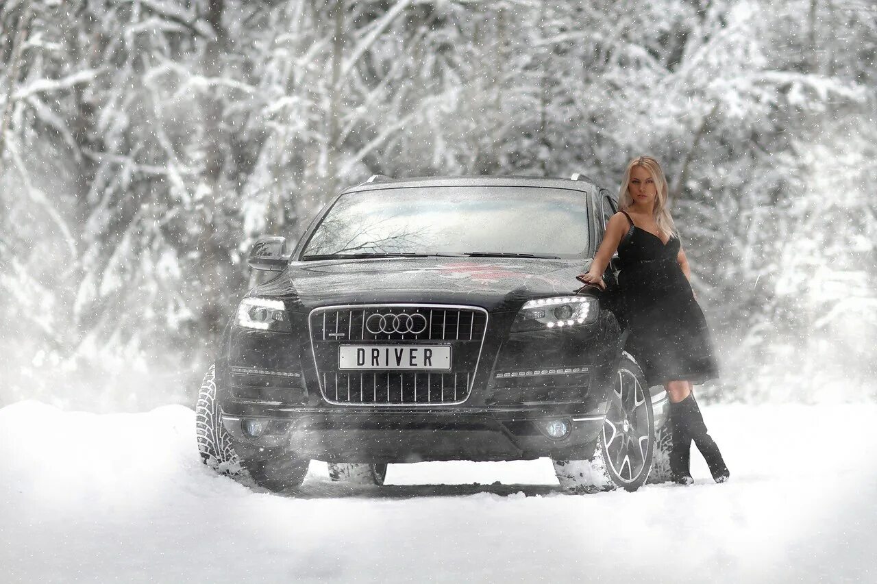 Новый догнать. Audi q7 девушка. Фотосессия с машиной. Машина зимой. Зимняя фотосессия в лесу с машиной.