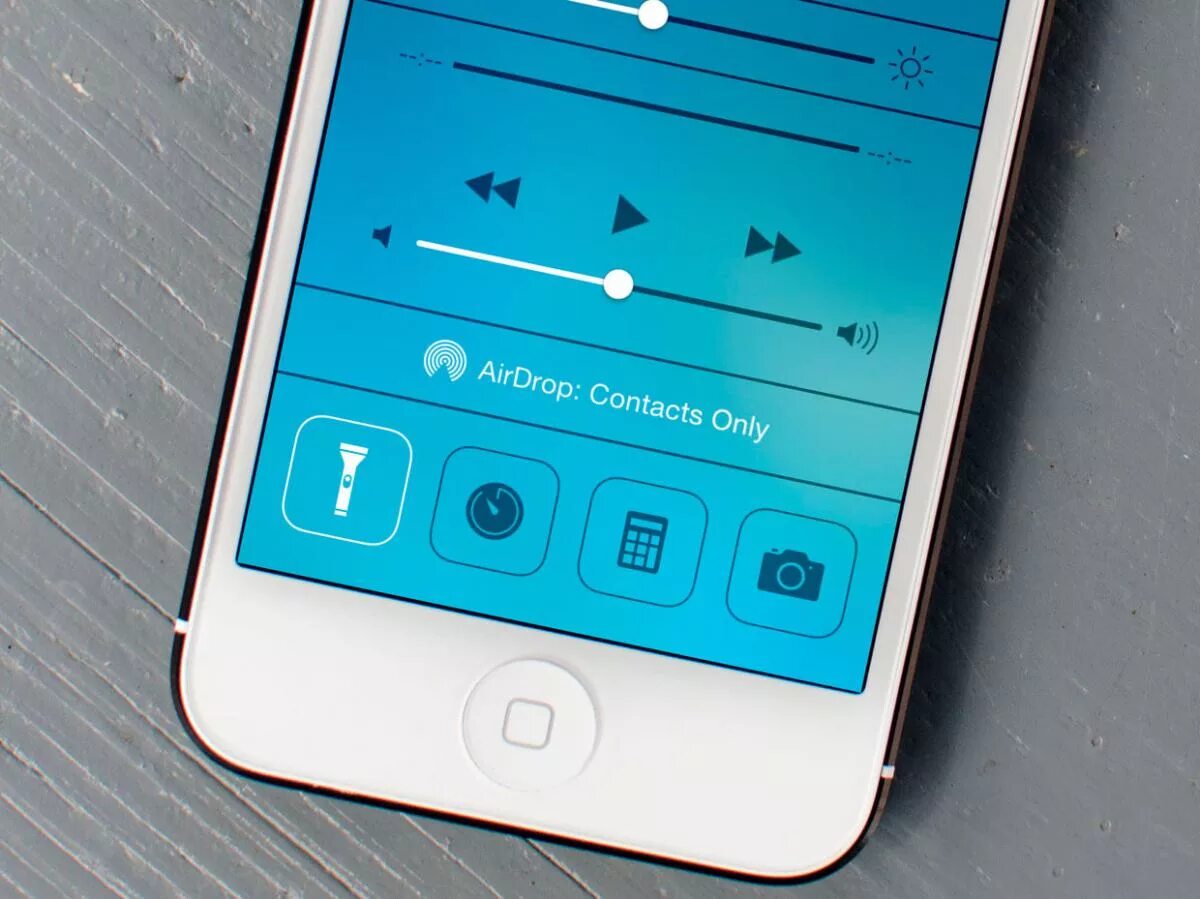 Iphone фонарик. Ios 7 фонарик. фонарик на айфоне 7. айфон 5 фонарик. iphone 12 фонарик.