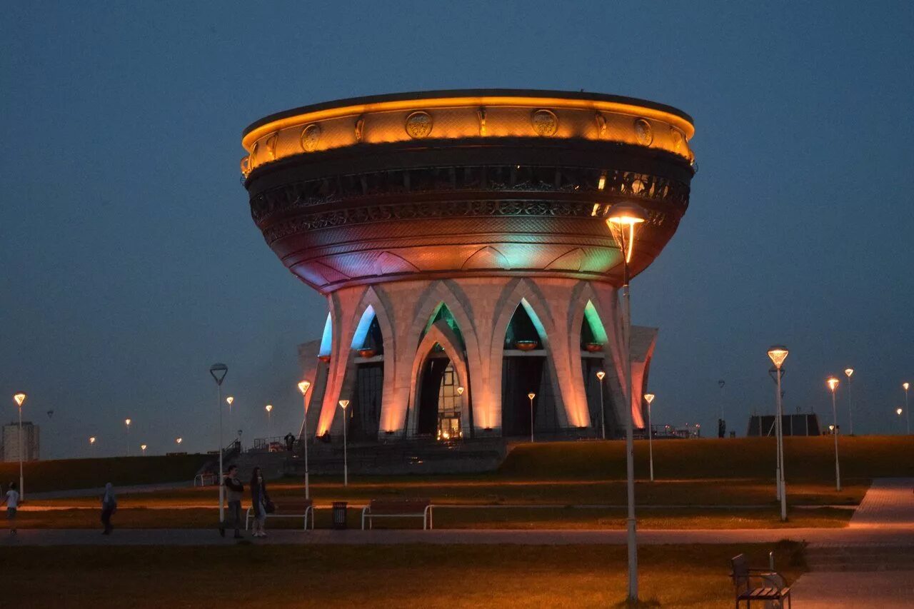 казанский кремль зилант. необычное в казани. необычное в казани. достопримечательностика казани. гладилова 55 казань фабрика алафузова.