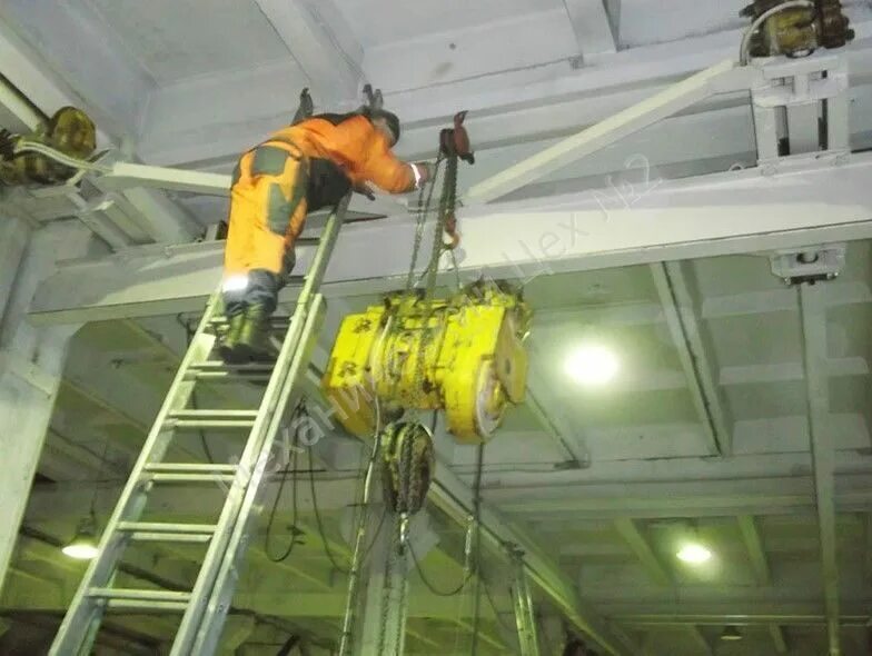 Дизель молот дм-240. Велмаш кму ломовоз. Разрушенный бетонный мост. Козловой кран либхер. Демонтаж чебоксары.