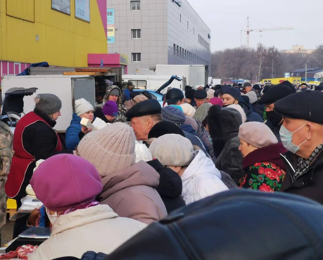 Последние новости в ульяновске на сегодня. Ярмарка в Ульяновске 2022. Сельхозярмарки в Ульяновске в 2022 году. Ярмарка Ульяновск. Очередь на Ярмарке.