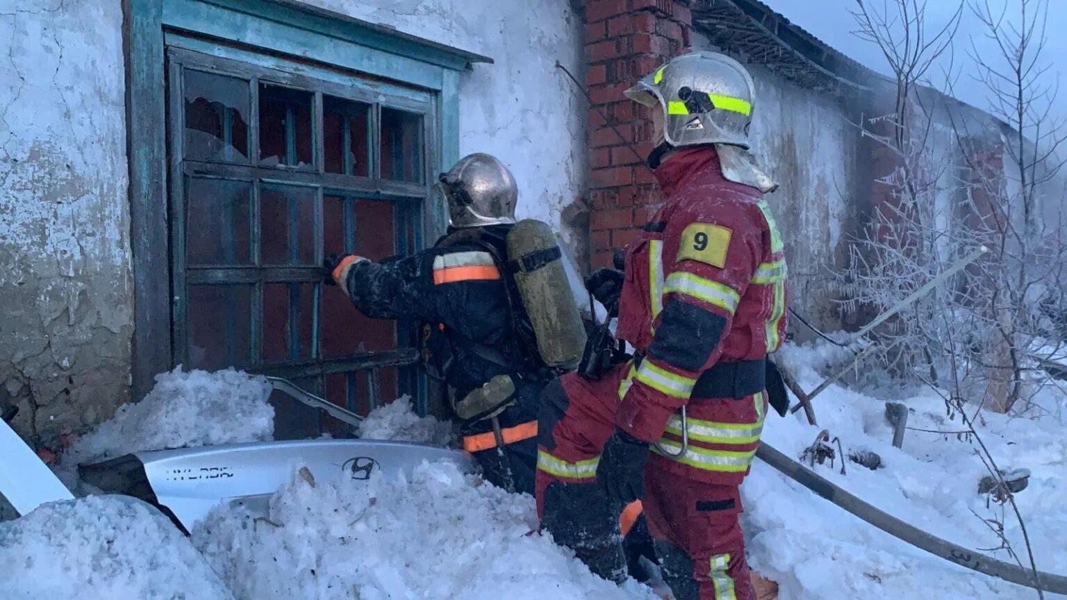 Салехардские пожарные. Пожар в доме. Информация о пожаре.