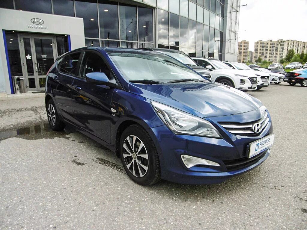 Хендай солярис 2015 года хэтчбек. Hyundai Solaris 2015. Hyundai Solaris 2015 синий. Хендай Солярис 2015 синий. Хендай Солярис 2015 хэтчбек синий.