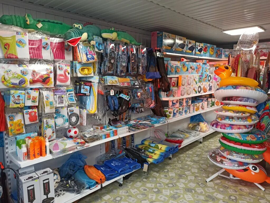 магазин пляжных товаров. адлерский рынок. магазин пляжных товаров. пляжный рынок. магазин пляжных товаров.