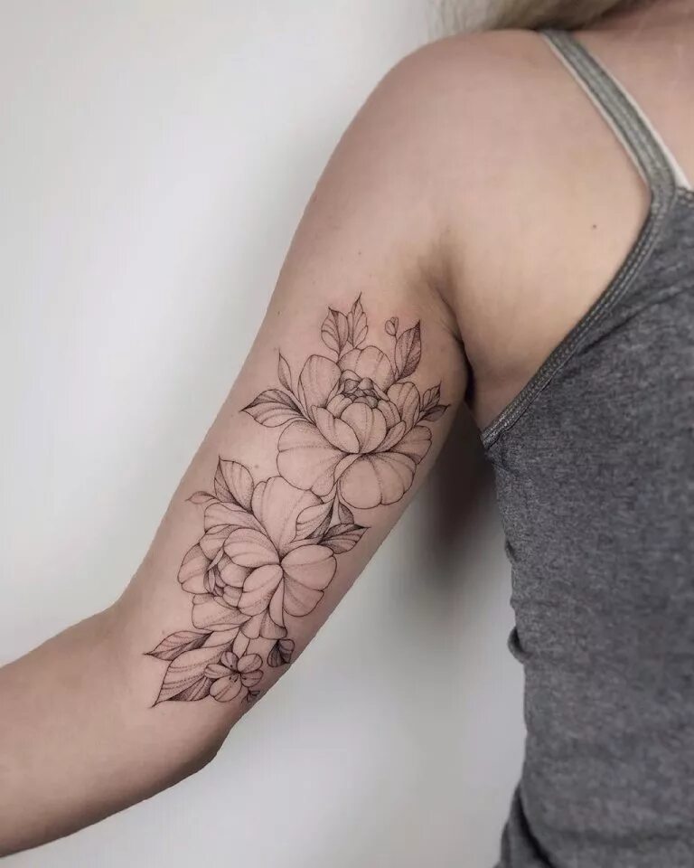 тату пионы. тату пион значение для девушек. тату в виде пионов. тату пионы. тату пионы на руке у девушек.
