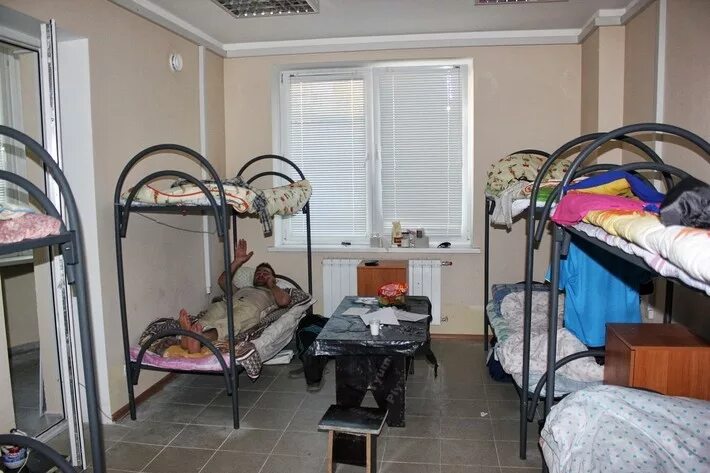 кровать в общаге. кровати для общежитий. общежитие семейного типа. питер общежитие для рабочих. дизайн комнаты в общежитии 12.