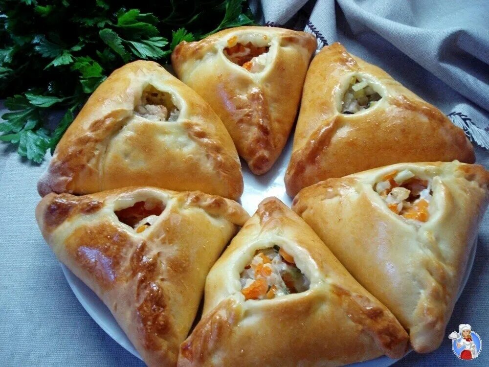 Национальная татарская кухня эчпочмак. Татарское национальное блюдо эчпочмак. Эчпочмак пирогом. Эчпочмак пирогом. Татарское национальное блюдо эчпочмак.