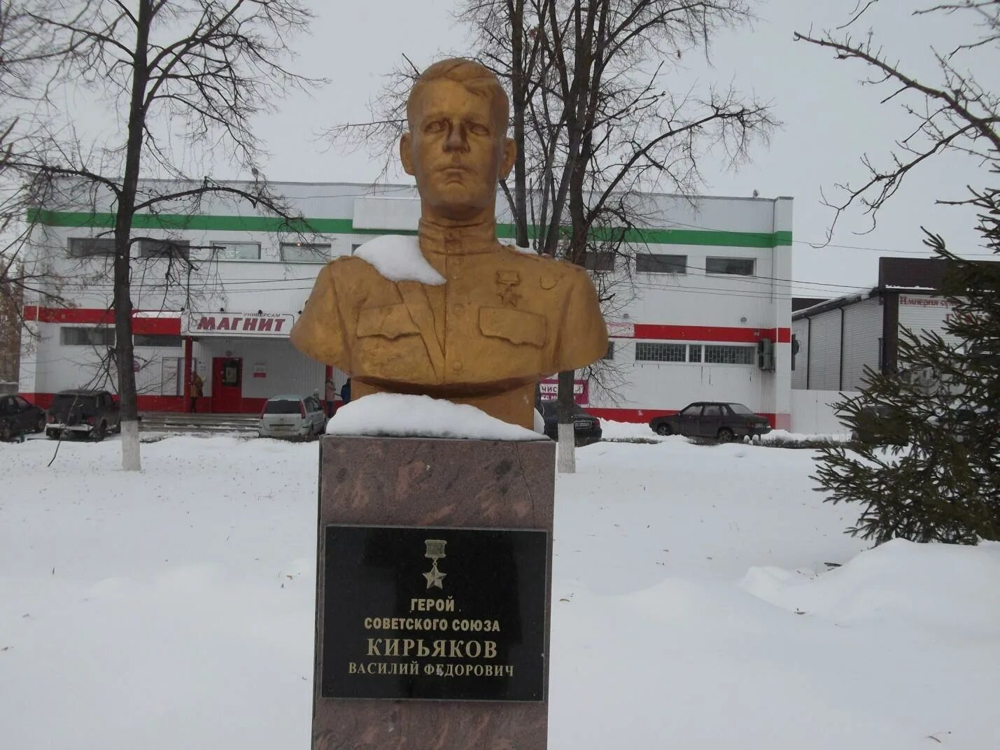 В каком селе установлен памятник арсеньеву