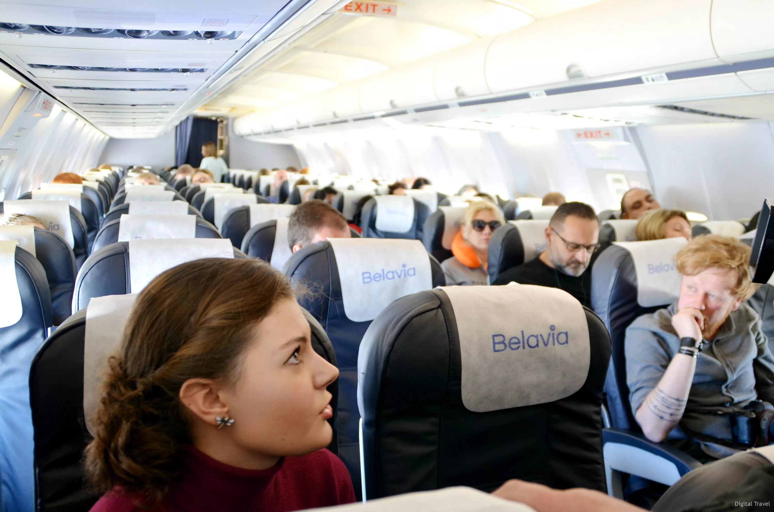 Боинг 737 300 белавиа салон. Boeing 737 max 8 белавиа салон. Бизнес класс белавиа боинг 737-800. Боинг 737-800 белавиа. Боинг 737 белавиа салон.