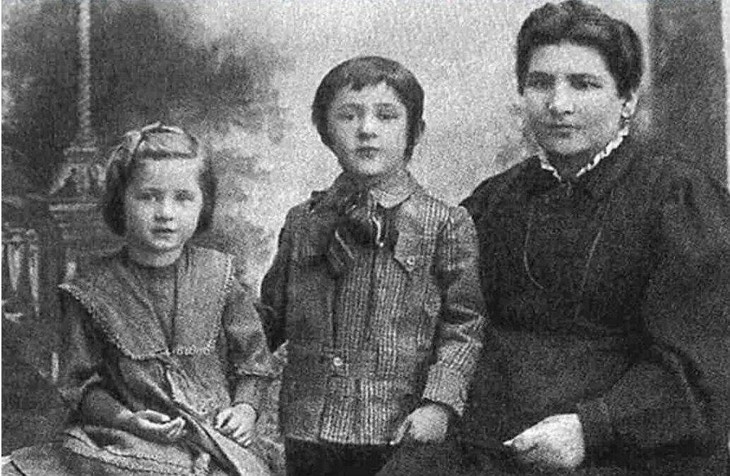 Чуковский в детстве. Чуковский к. Чуковский в детстве. Чуковский в детстве. Чуковский в детстве.