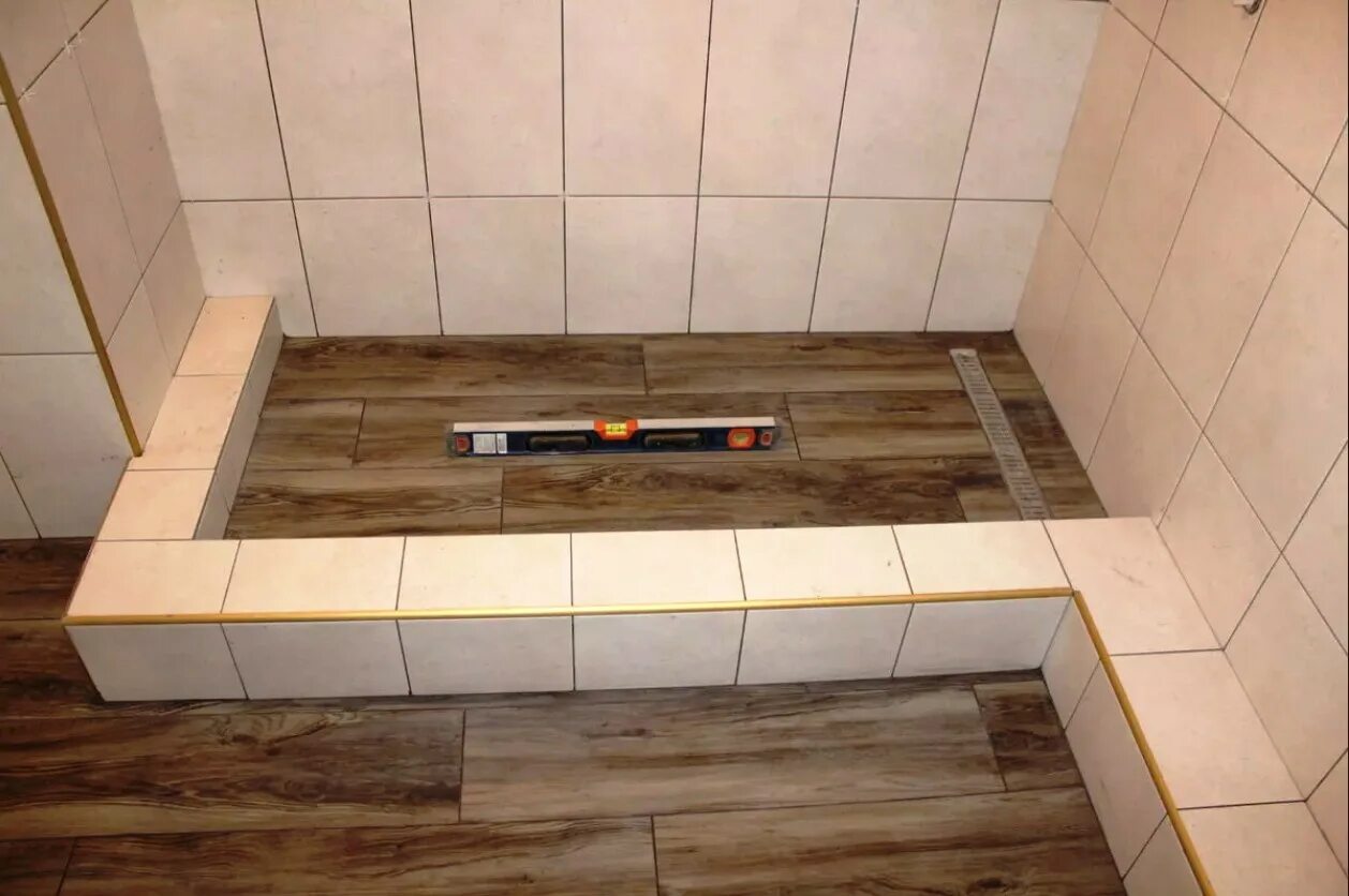 How to Build a Walk-In Shower (Part 1: Wedi Shower Pan) Tile walk in shower, Bud